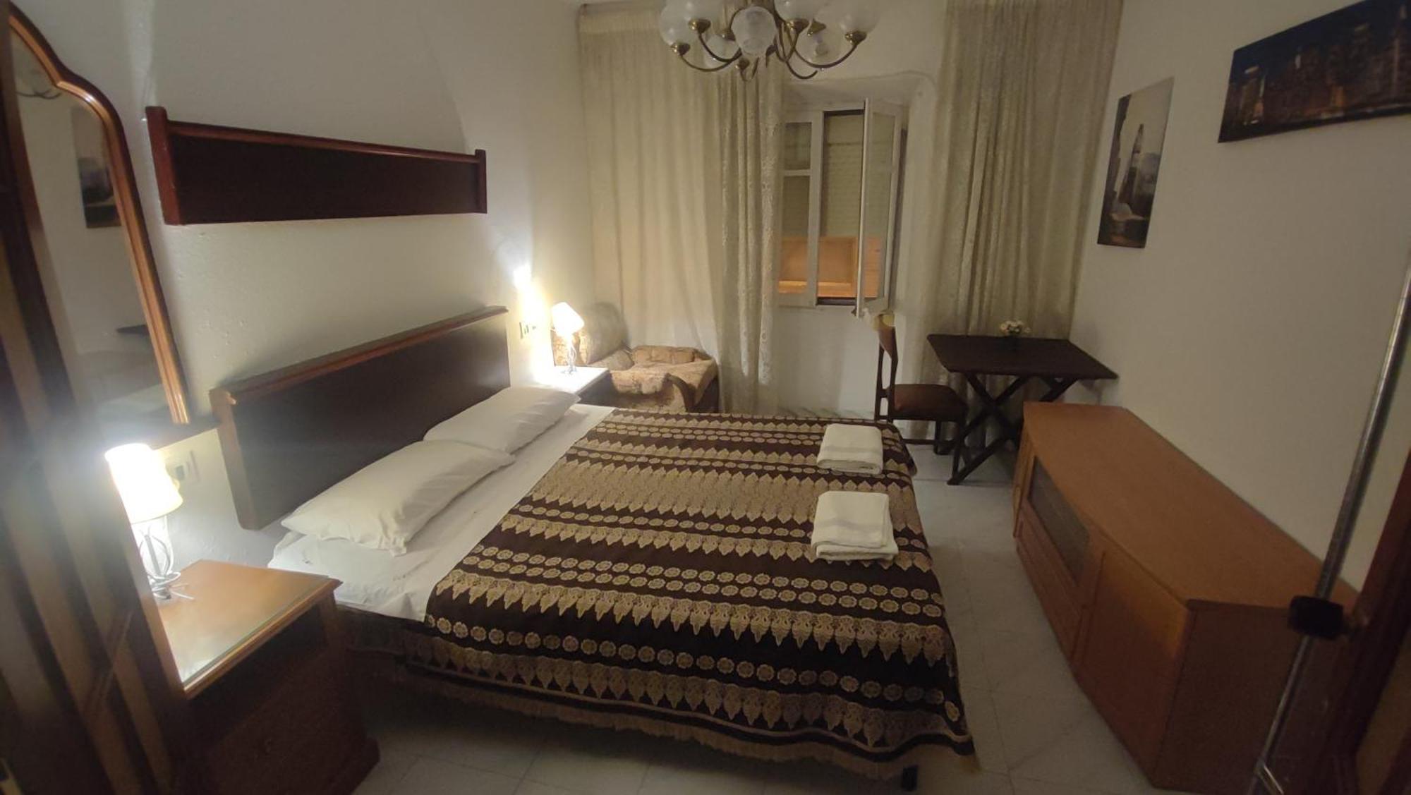 Apartment & Rooms Constanti Стая снимка